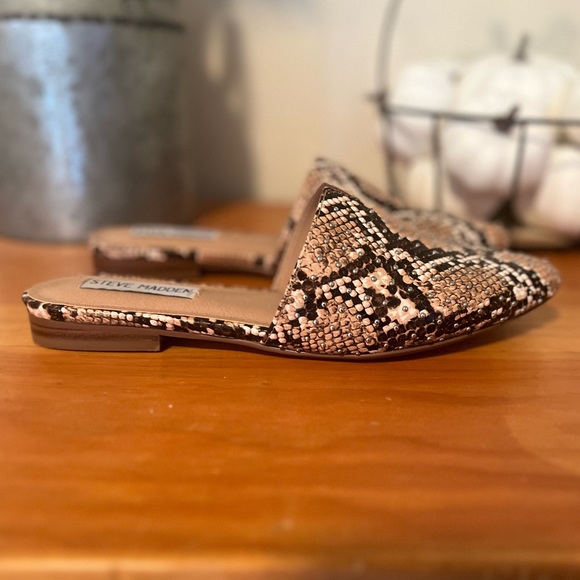 EUC Steve Madden Ally-M Studded Snake Skin Mules - Size 6.5 - Picture 3 of 6